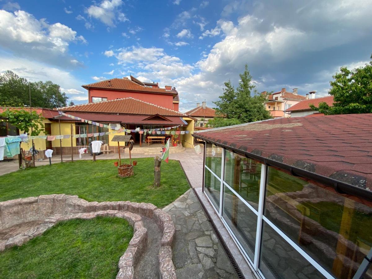 Family Hotel Kavrakovi Pavel Banja Exteriér fotografie