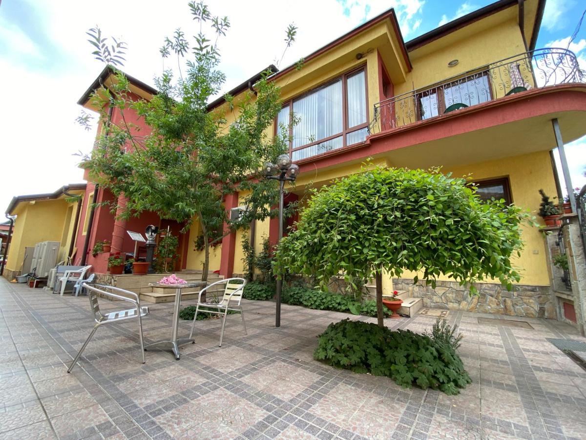 Family Hotel Kavrakovi Pavel Banja Exteriér fotografie